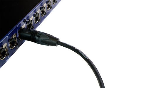 Fast cable with a cat box in photo